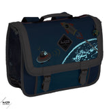 cartable ; cartable primaire ; cartable 38cm ; cartable enfant ; enfant ; phosphorescent ; recyclé ; lune ; bleu ; fusée ; espace ; objectif lune ; cartable 38cm objectif lune