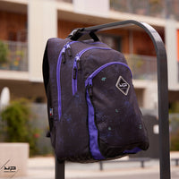 sac ; sac à dos ; collège ; lycée ; école ; secondaire ; 2 compartiments ; recyclé ; violet ; noir ; planète ; espace ; sac ordi ; ordinateur ; compartiment ordinateur